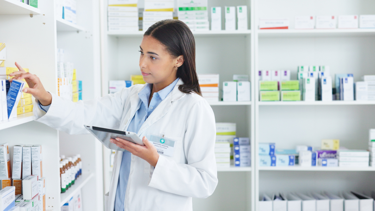 Start Your Healthcare Career with Shoppers Drug Mart: Become a Pharmacy Assistant in Just 6 Months!