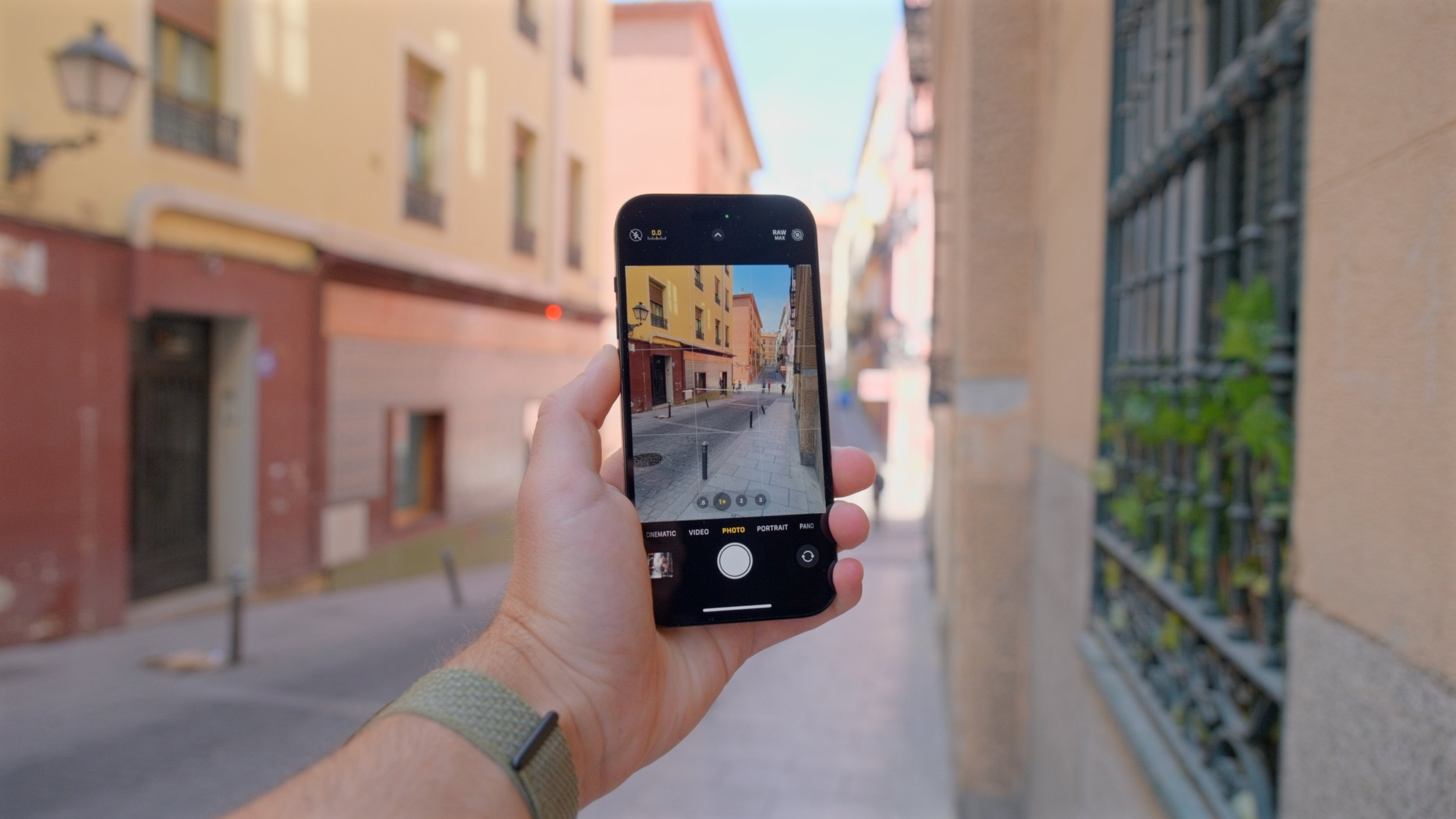 How to Take DSLR-Quality Photos with Your iPhone 16: A Pro Guide